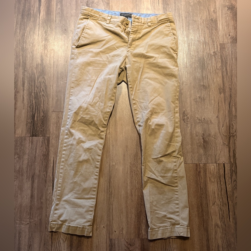 Banana Republic Men's Khaki Chino Pants